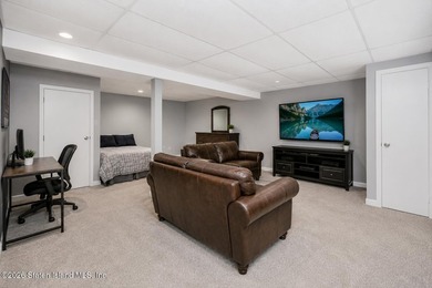 Beautiful 25-foot semi-attached home located in the heart of - photo 23