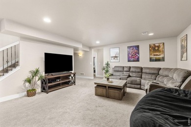 Back on the market due to buyer's contingency! We welcome you to - photo 28
