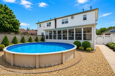 Beautiful 25-foot semi-attached home located in the heart of - photo 29
