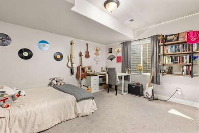 Back on the market due to buyer's contingency! We welcome you to - photo 32