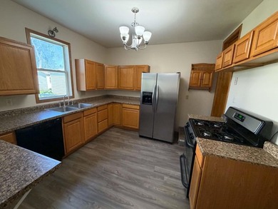 Charming and move~in ready, this 2~story home features 3 - photo 9