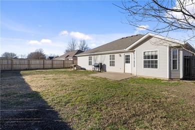 Move-in-ready home in Elkins! This 3-bedroom, 2-bath home - photo 5
