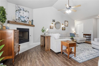 Move-in-ready home in Elkins! This 3-bedroom, 2-bath home - photo 6