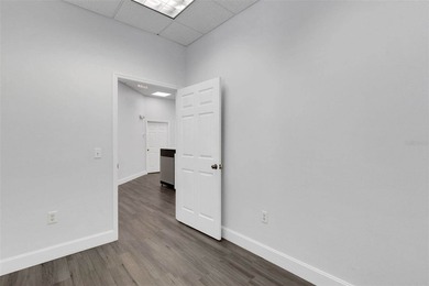 ** EIGHT BIG OFFICES WITH GREAT LOCATION, AWESOME OPEN-PLAN - photo 12