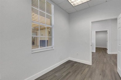 ** EIGHT BIG OFFICES WITH GREAT LOCATION, AWESOME OPEN-PLAN - photo 13