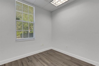 ** EIGHT BIG OFFICES WITH GREAT LOCATION, AWESOME OPEN-PLAN - photo 14