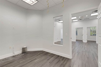 ** EIGHT BIG OFFICES WITH GREAT LOCATION, AWESOME OPEN-PLAN - photo 15