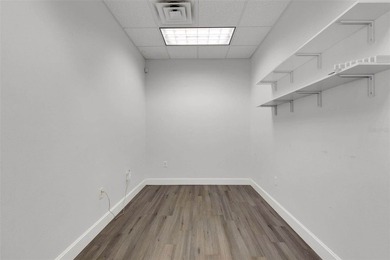 ** EIGHT BIG OFFICES WITH GREAT LOCATION, AWESOME OPEN-PLAN - photo 17