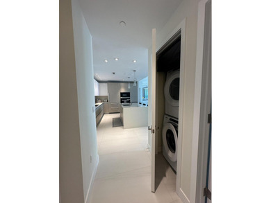 Gorgeous Turnkey apartment-Live the dream in this 2 year new - photo 18