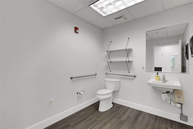 ** EIGHT BIG OFFICES WITH GREAT LOCATION, AWESOME OPEN-PLAN - photo 19