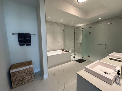 Gorgeous Turnkey apartment-Live the dream in this 2 year new - photo 25
