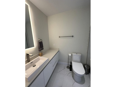 Gorgeous Turnkey apartment-Live the dream in this 2 year new - photo 32