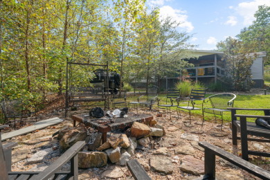 Lake Living Tucked Away On A Peaceful Dead-End Street - photo 8