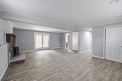 Beautifully updated and move-in ready, this 3-bedroom, 2-bath - photo 4