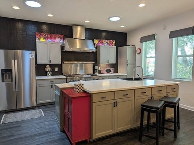 Modern Beautiful Beachside 2 Story Home. Walk 200 yards from - photo 4