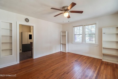 Income-producing Biloxi investment opportunity! This versatile - photo 4