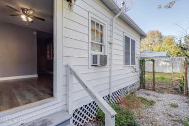 Income-producing Biloxi investment opportunity! This versatile - photo 10
