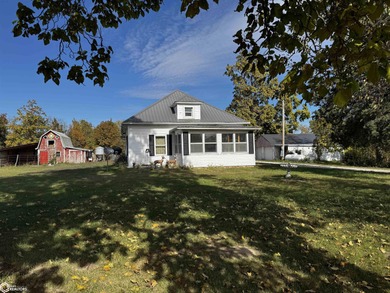 (private lake, pond, creek) Home Sale Pending in Donnellson Iowa