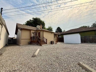 Charming MU-2 property with great curb appeal, flexible layout - photo 22