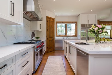 Majestic Sun Valley Fairways Mountain Lodge with 50-yard line