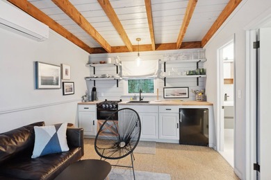 Bayfront Restaurant & Boutique Inn Primed for the Hampton Bays - photo 19