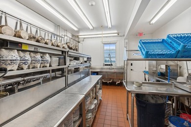 Bayfront Restaurant & Boutique Inn Primed for the Hampton Bays - photo 20