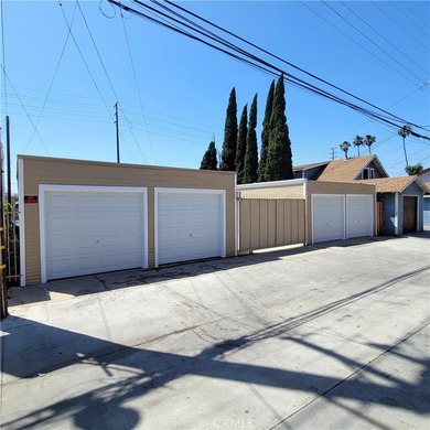 Quaint 2 Front units. The 3 bedroom back unit is a separate - photo 11