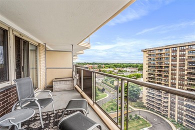 Beautifully Renovated Large 1 bedroom Deluxe (Jr. 4) in Luxury - photo 13
