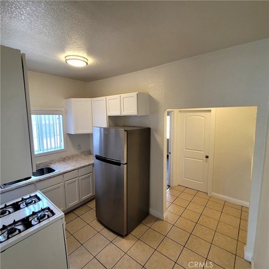 Quaint 2 Front units. The 3 bedroom back unit is a separate - photo 13
