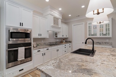 Elegant 3,003 sq ft home in gated community with custom design - photo 15