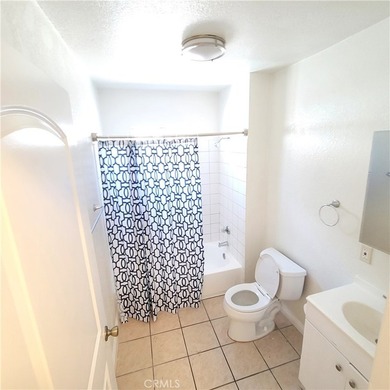 Quaint 2 Front units. The 3 bedroom back unit is a separate - photo 15