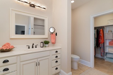 Elegant 3,003 sq ft home in gated community with custom design - photo 23