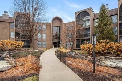 Charming 2-bedroom, 2-bath condo in a well-maintained - photo 32