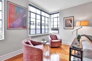 EXCLUSIVE NEW LISTING Renovated & Spacious 1-Bd. Prewar Co-op - photo 3