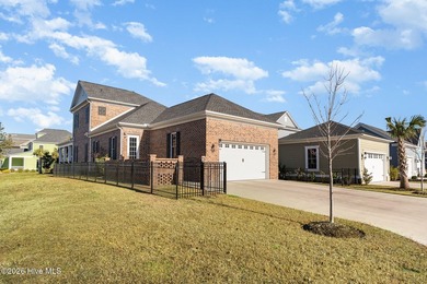 Elegant 3,003 sq ft home in gated community with custom design - photo 37
