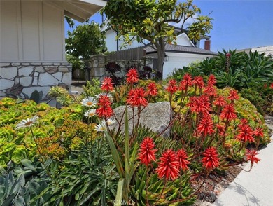 Nestled on a quiet, neighborhood friendly cul-de-sac, this - photo 2