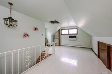 Welcome to 1815 Meadowbrook Road, Merrick, NY! This lovely cape - photo 12