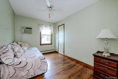Welcome to 1815 Meadowbrook Road, Merrick, NY! This lovely cape - photo 17