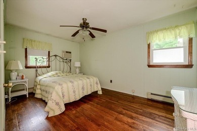 Welcome to 1815 Meadowbrook Road, Merrick, NY! This lovely cape - photo 18