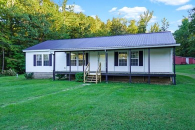 This loaded package offers 2.8 acres just outside city limits, 2 - photo 3