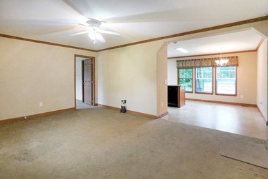This loaded package offers 2.8 acres just outside city limits, 2 - photo 5