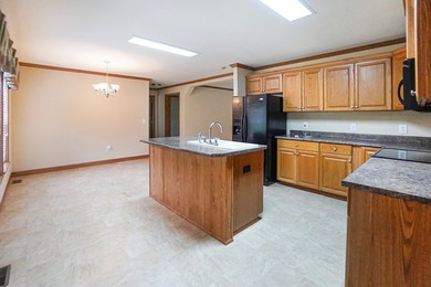 This loaded package offers 2.8 acres just outside city limits, 2 - photo 9