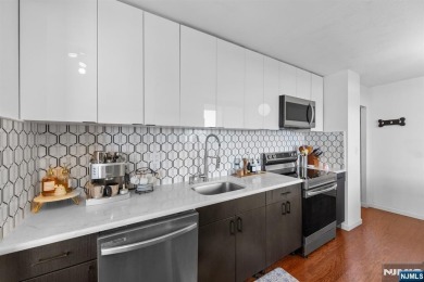 Spacious B-line corner unit at 200 Winston Towers boasts a prime