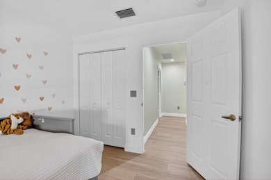 Rare corner-unit 3BR/2BA villa in Boca Country Club - No - photo 20
