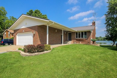 Experience exceptional lakefront living on all-sports Pleasant - photo 2