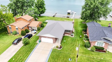 Experience exceptional lakefront living on all-sports Pleasant - photo 4