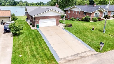 Experience exceptional lakefront living on all-sports Pleasant - photo 5