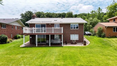 Experience exceptional lakefront living on all-sports Pleasant - photo 7