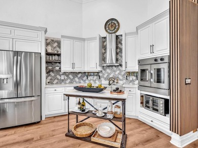 PRICE REDUCTION !! MAGNIFICENT HOME ON OVERSIZED CORNER LOT - photo 7