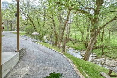 Center Hill Lake LOCATION! Enjoy creekside living with this - photo 14